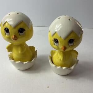 Vintage Set Of 2 Hand Painted Ceramic Hatching Chicks in Cracked Eggs 1980s READ